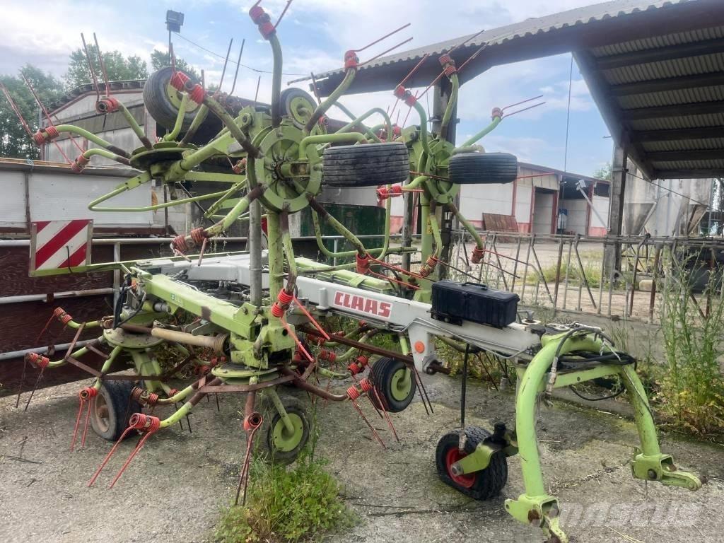CLAAS Volto 1050 T 犁耙和摊草机