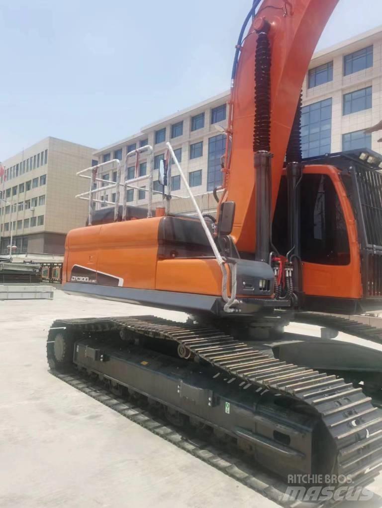 Doosan DX 300 LC 履带挖掘机