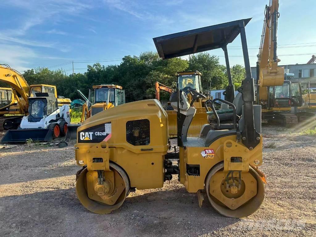 CAT CB 24 B 双轮压路机