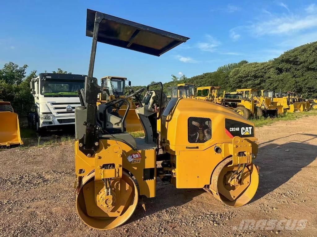 CAT CB 24 B 双轮压路机