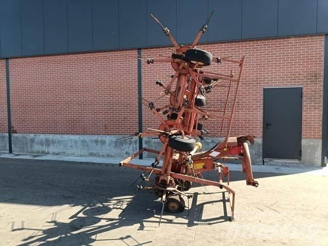 Kuhn GF8501 MH 犁耙和摊草机