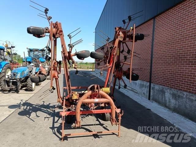 Kuhn GF8501 MH 犁耙和摊草机
