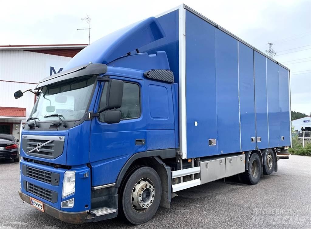 Volvo FM330 6x2 厢式货车