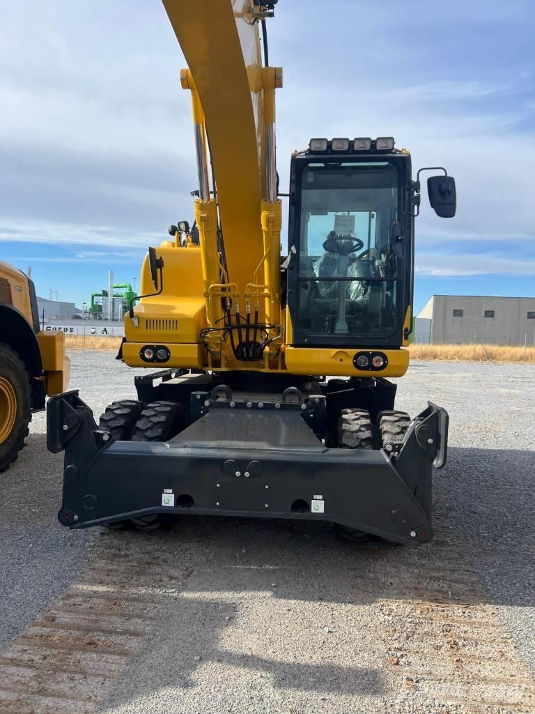 Komatsu PW 180 轮式挖掘机
