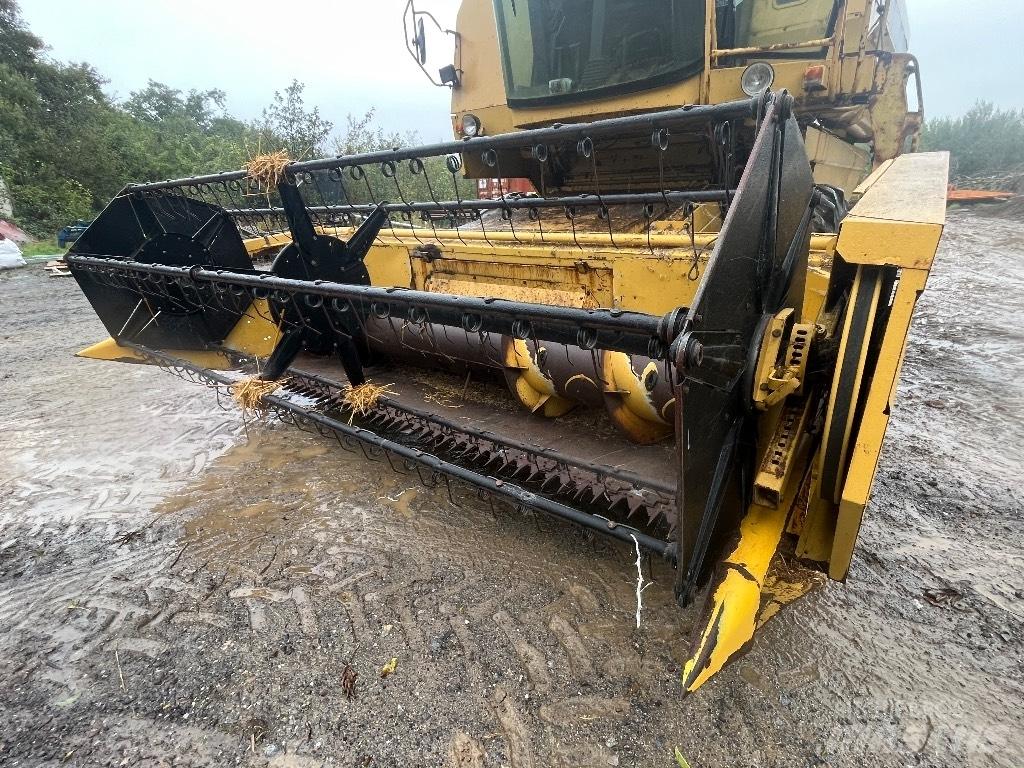 New Holland T56 联合收割机