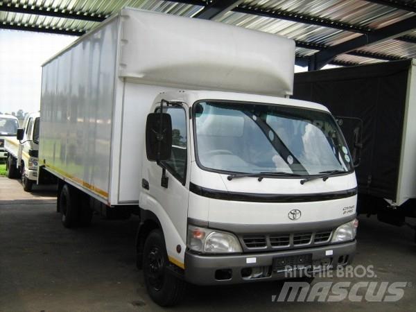 Toyota Dyna 8145 厢式货车