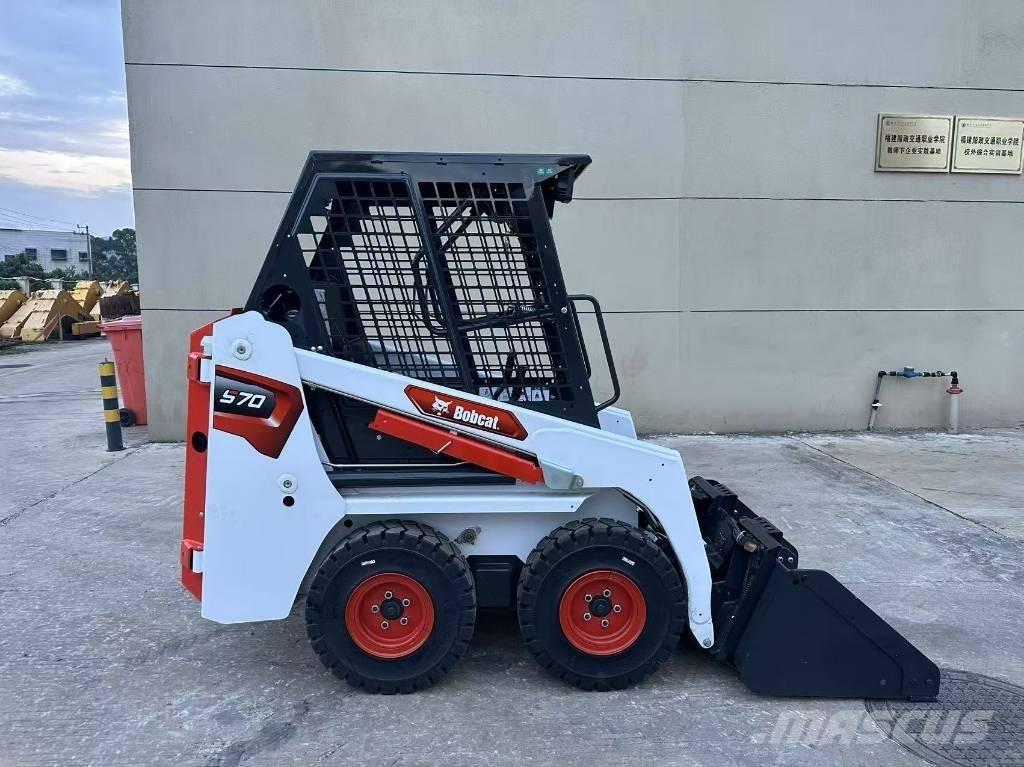 Bobcat S70 滑移装载机