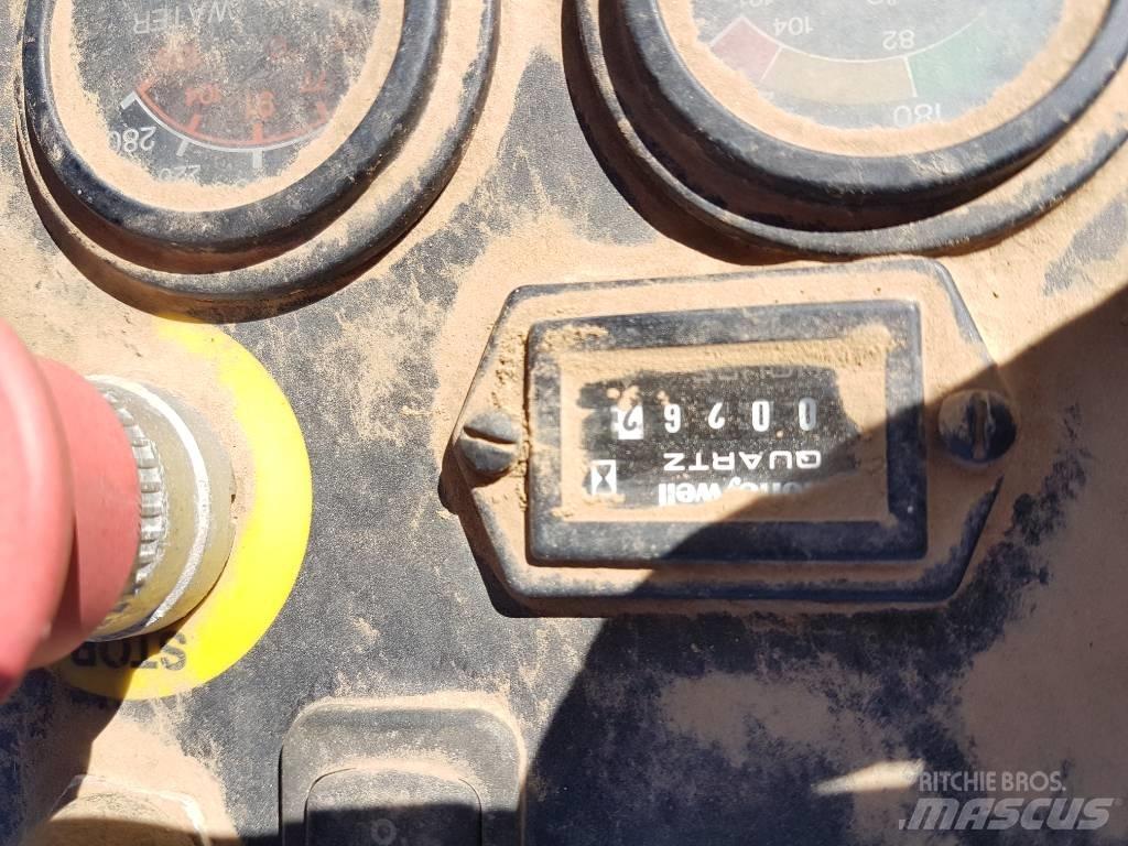 Volvo PT 125 胶轮压路机
