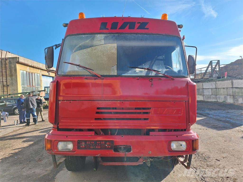 Liaz 24.33 PZV 6X2 平板车