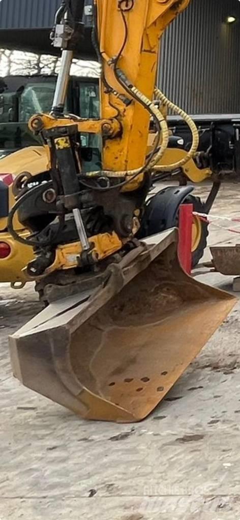 JCB JS 145 W 轮式挖掘机