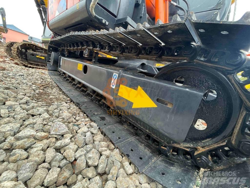 Hitachi ZX 70 中型挖掘机