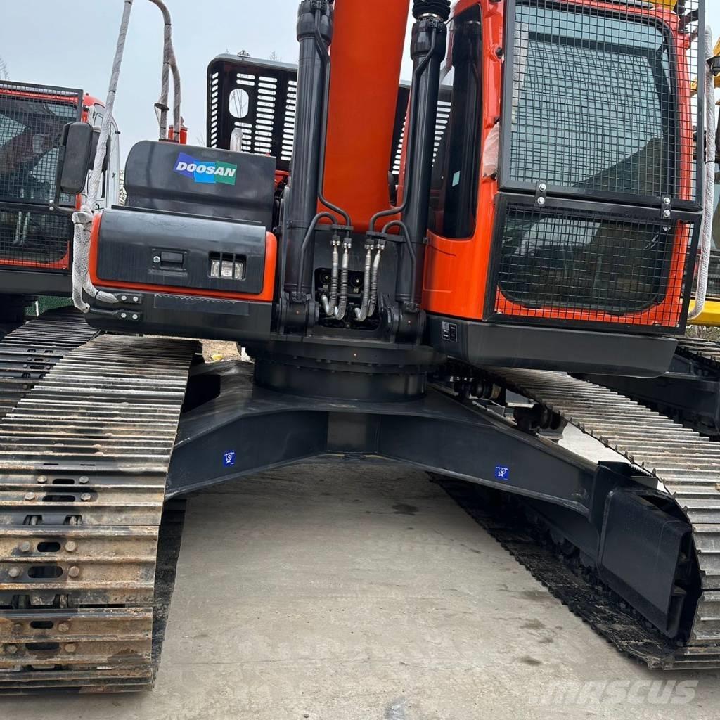 Doosan DX225LC-9C 履带挖掘机