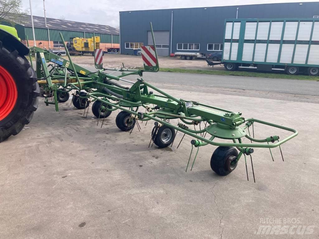 Krone KW 8.82 犁耙和摊草机