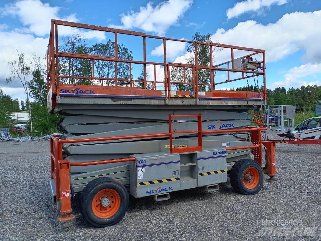 SkyJack SJ 9250 剪叉式升降机