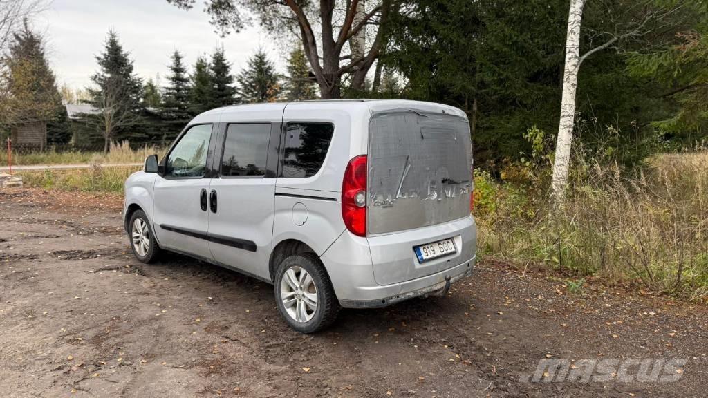 Opel Combo 汽车