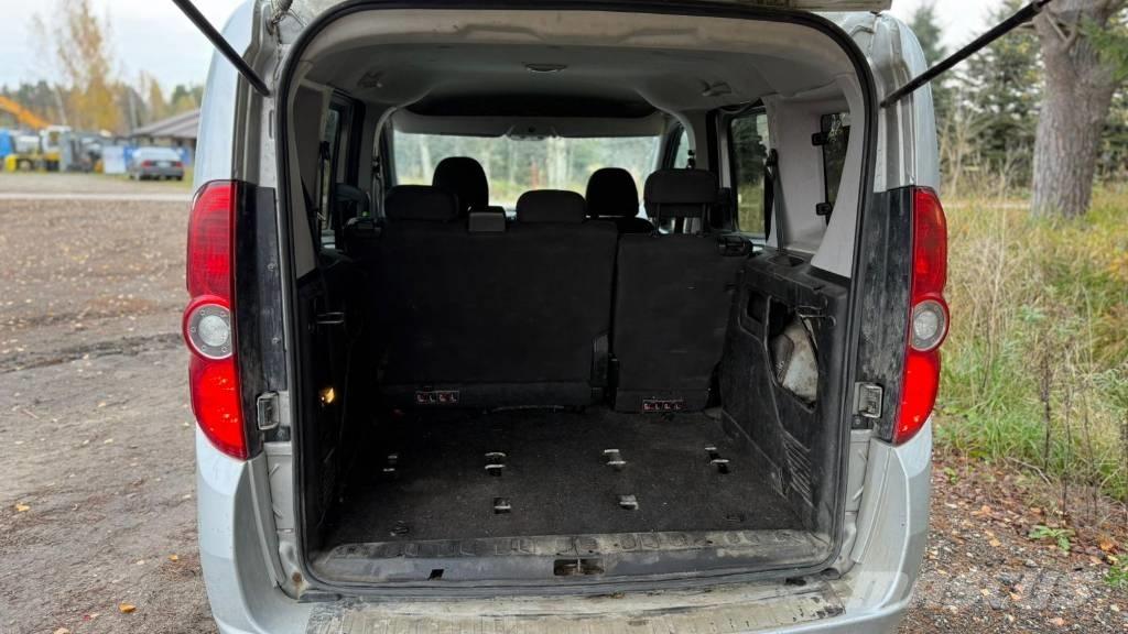 Opel Combo 汽车