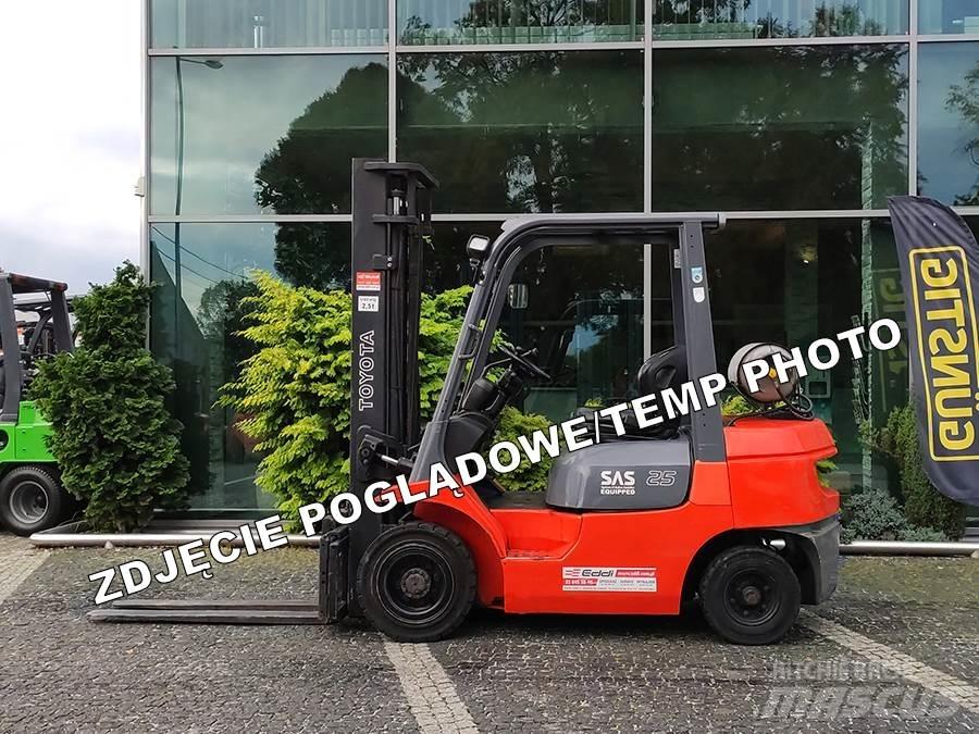 Toyota 42-7FGF25 天然气叉车