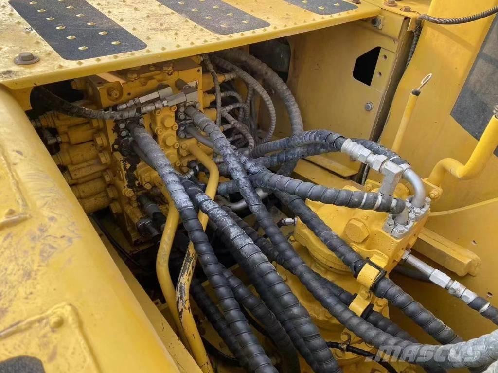 Komatsu pc 220 履带挖掘机