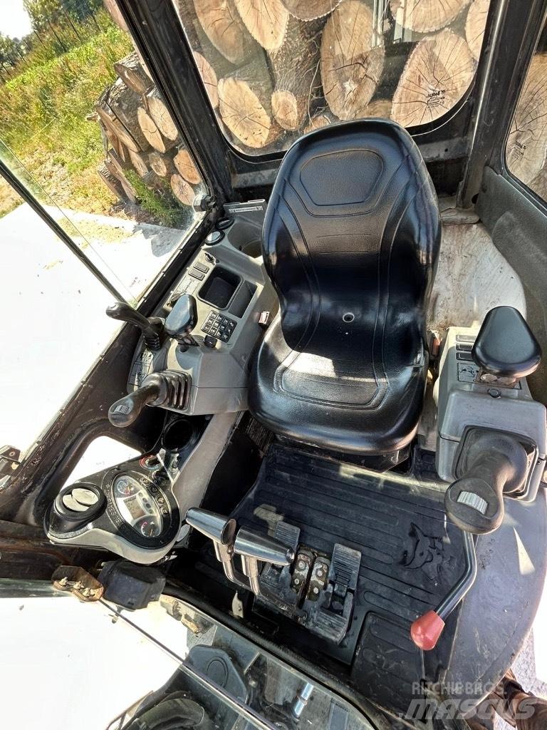 Bobcat E 25 小型挖掘机