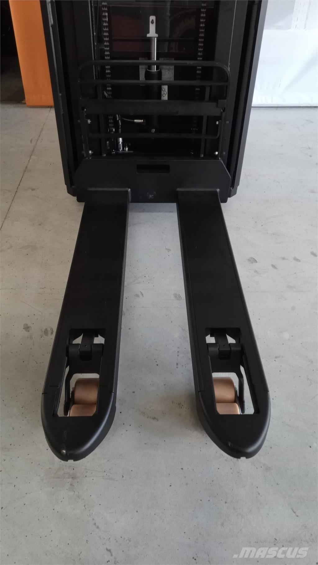 Toyota SPE200D 行走式堆垛机