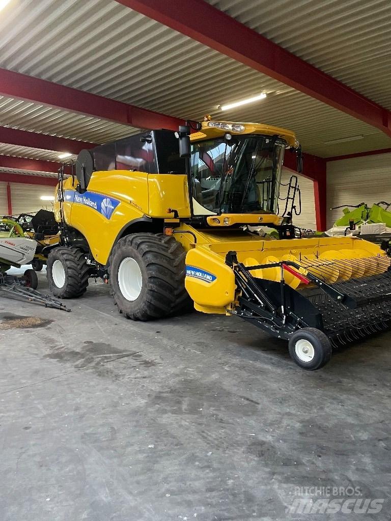 New Holland CX 8080 联合收割机