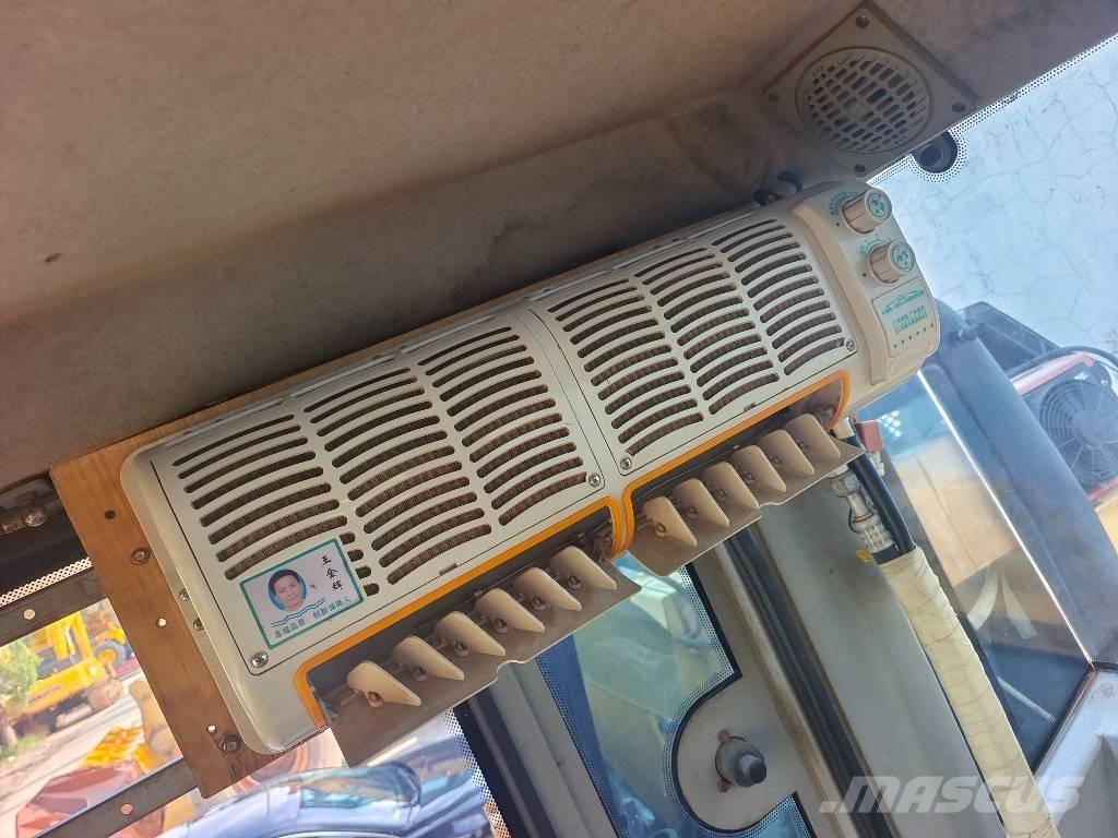 XCMG XS 203 J 履带挖掘机