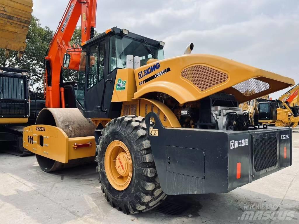 XCMG XS 223 J 单轮压路机