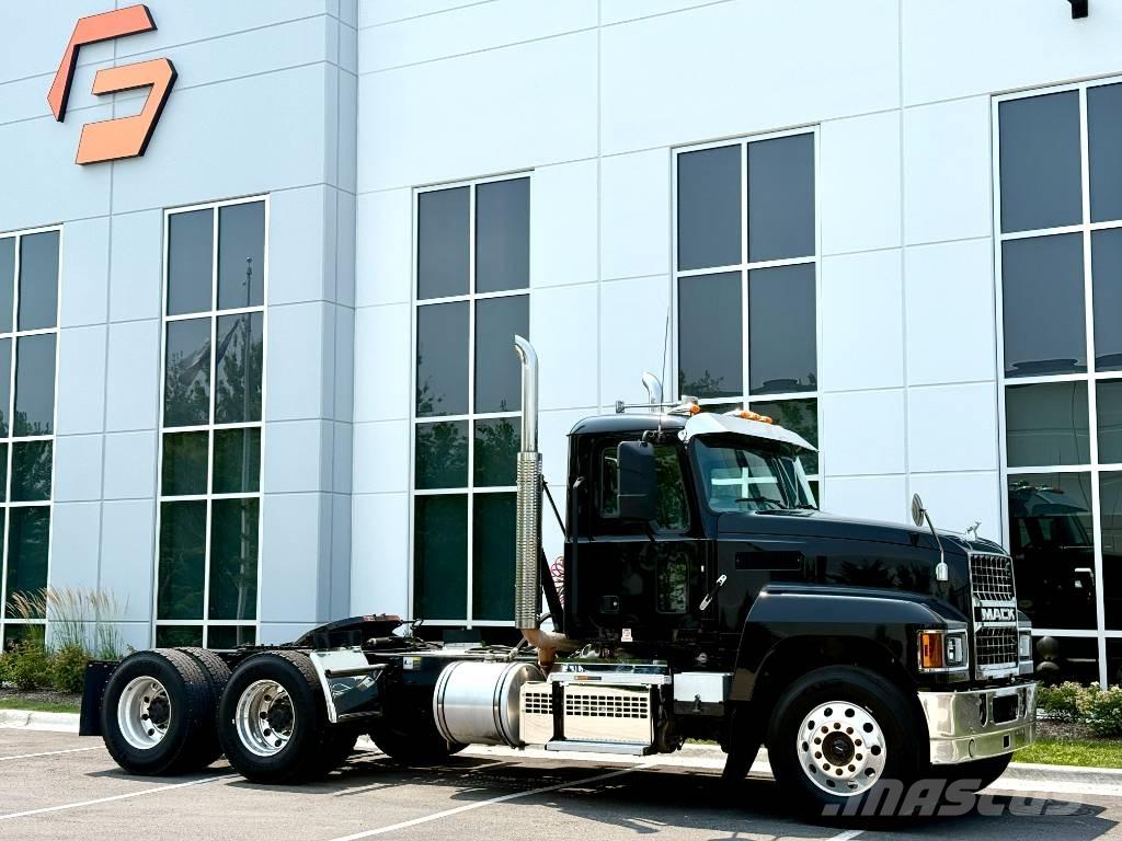 Mack Pinnacle 牵引车