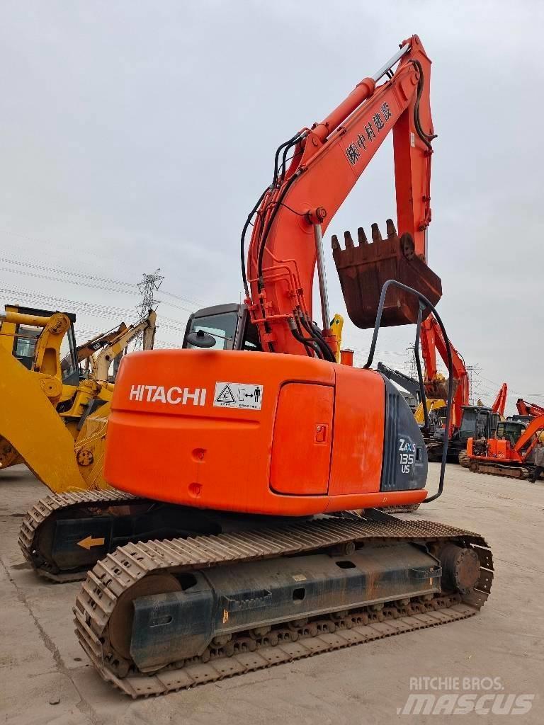 Hitachi ZX 135 US 履带挖掘机