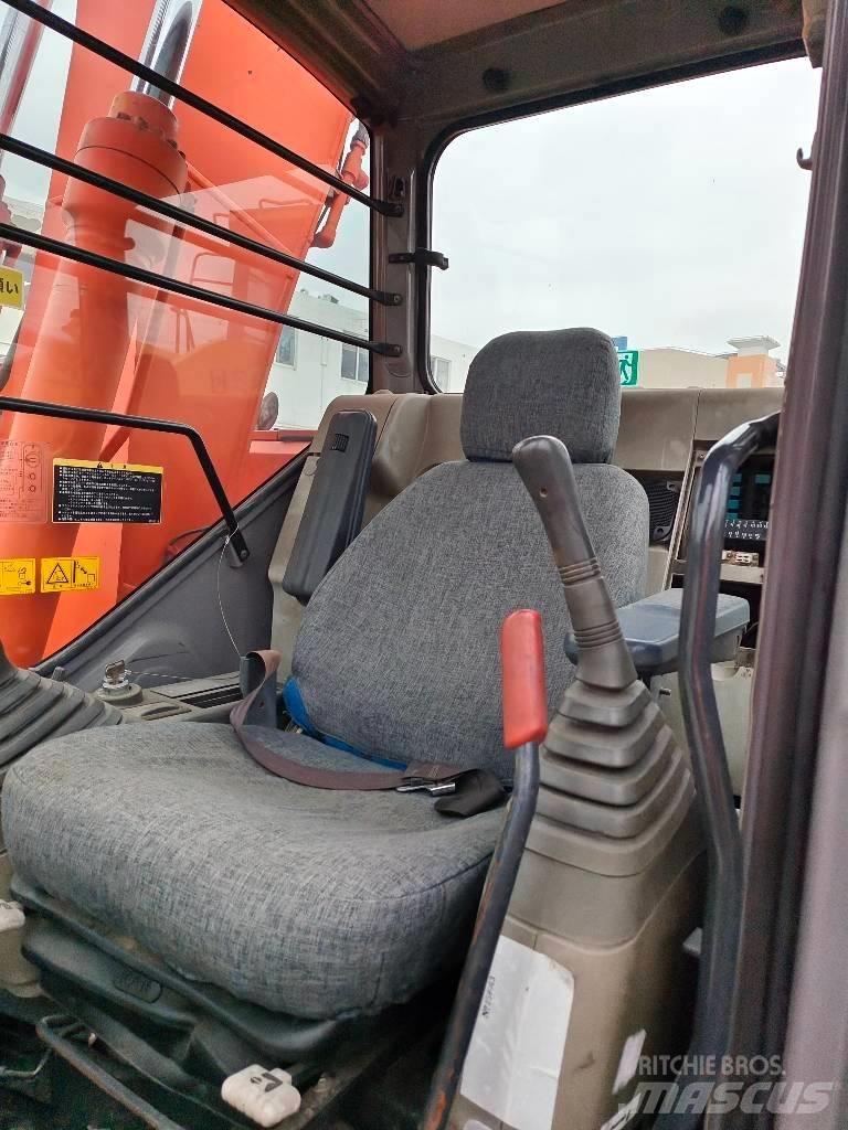 Hitachi ZX 135 US 履带挖掘机