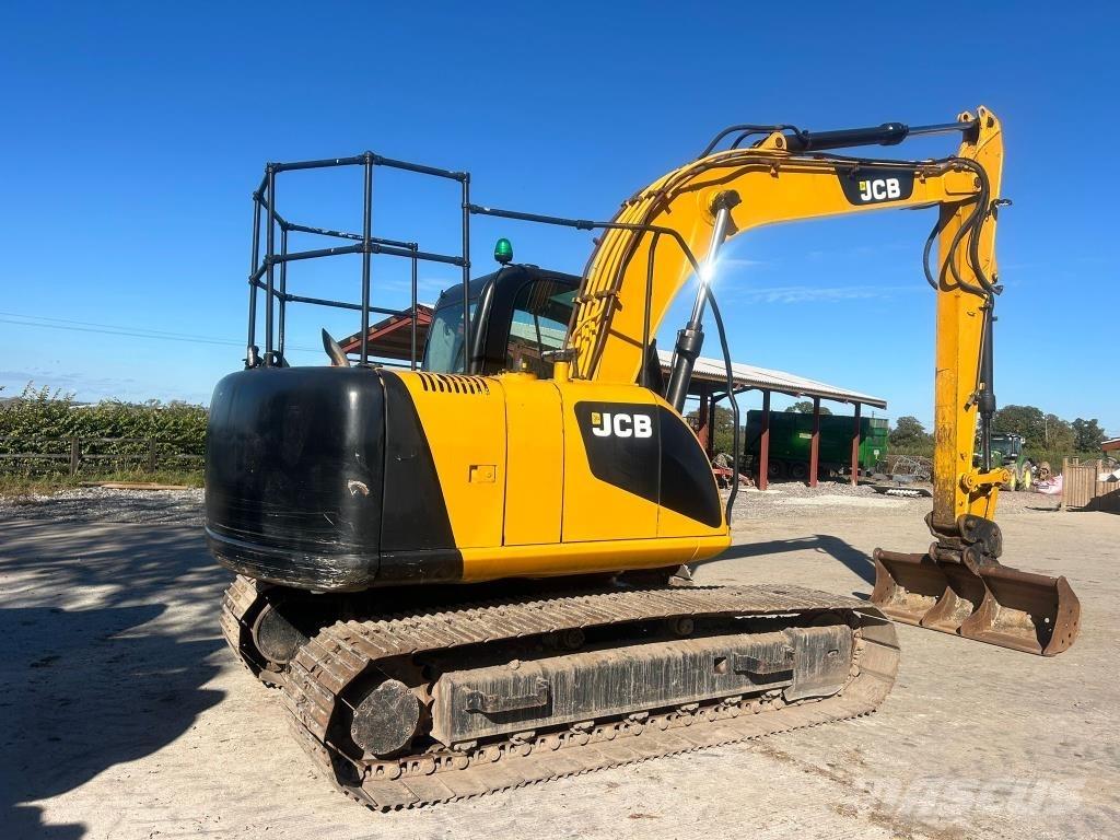 JCB JS 130 LC 履带挖掘机