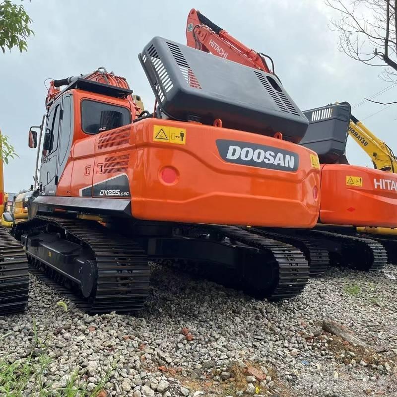 Doosan DX 225 履带挖掘机