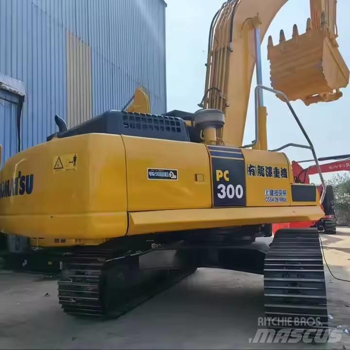 Komatsu PC300 履带挖掘机