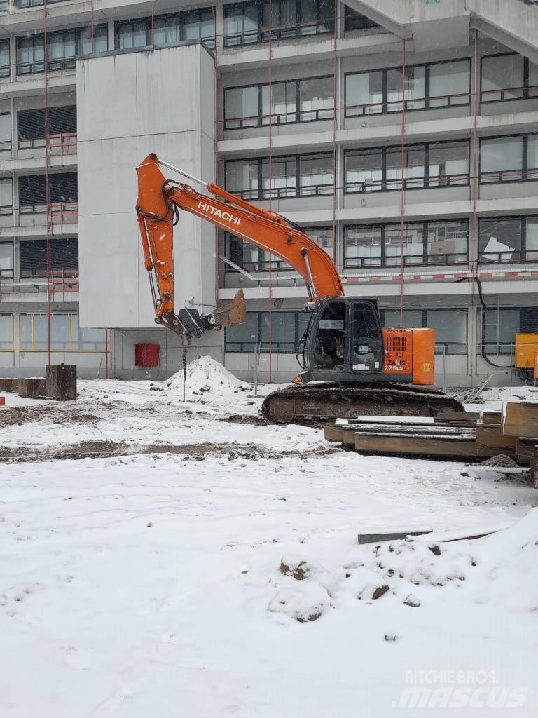 ICE Hitachi 328 B 打桩机