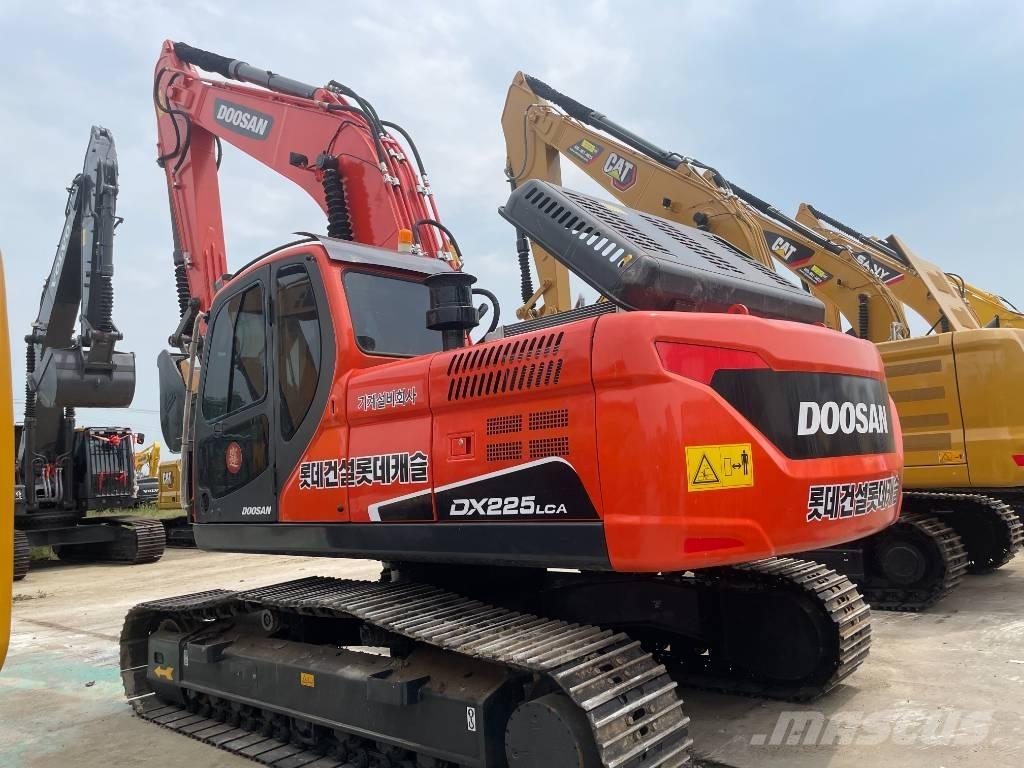 Doosan DX 225 LCA 履带挖掘机