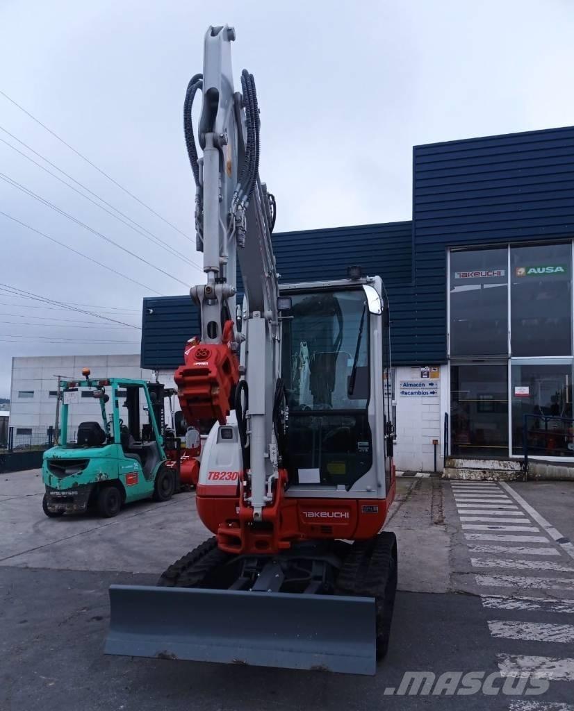 Takeuchi TB 230 小型挖掘机