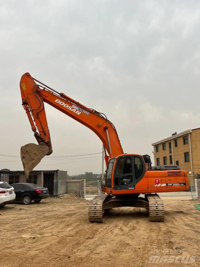 Doosan DX300LCA 履带挖掘机