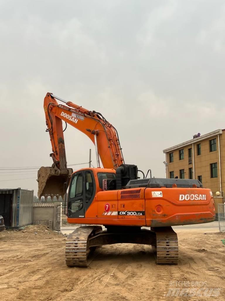Doosan DX300LCA 履带挖掘机