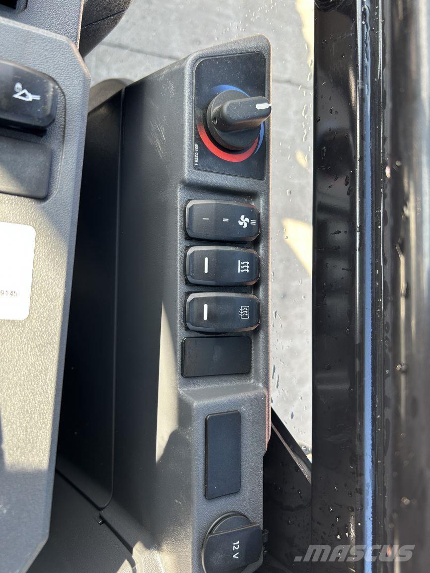 CAT 906 (9145) 多功能装载机