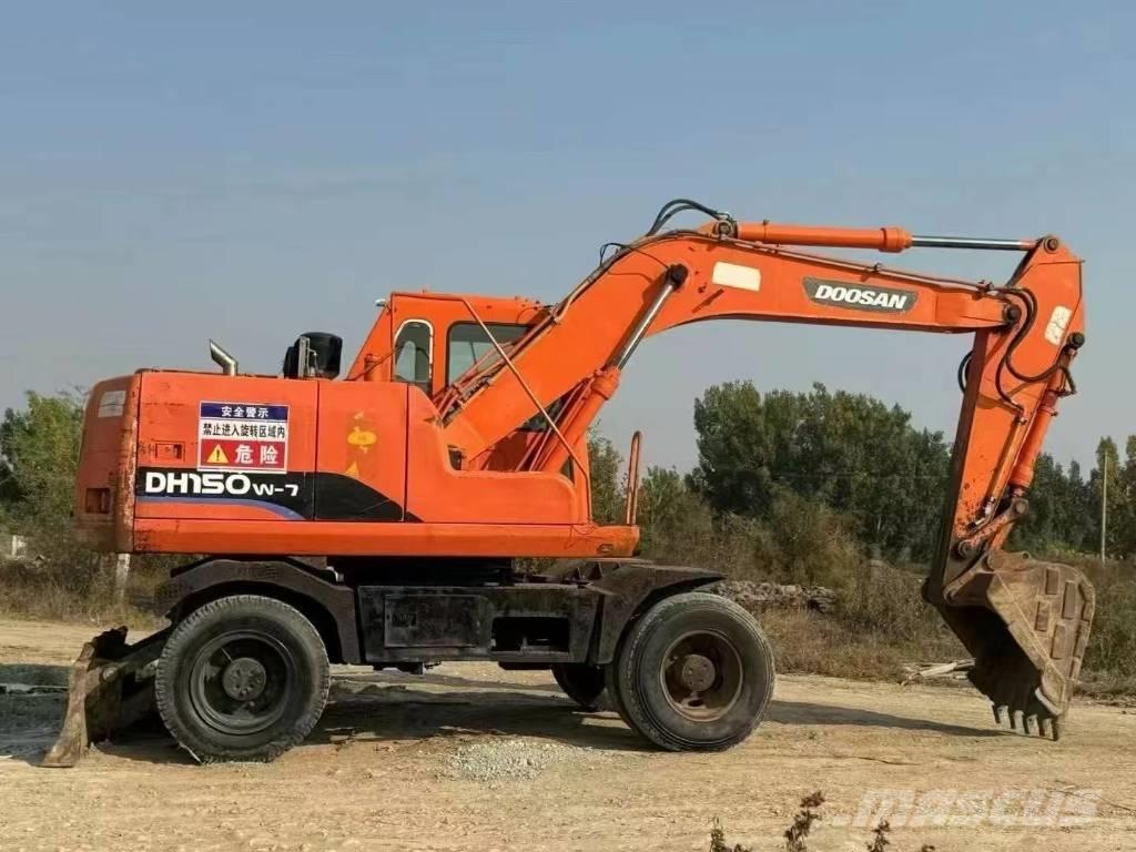 Doosan DH150W 轮式挖掘机