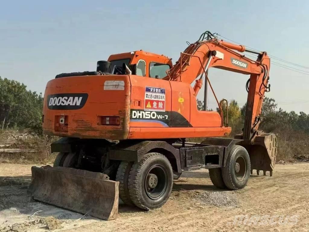 Doosan DH150W 轮式挖掘机