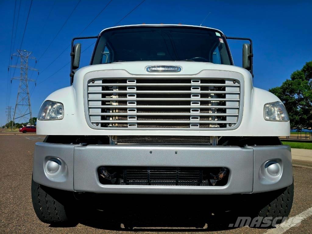 Freightliner M 106 自卸式货车