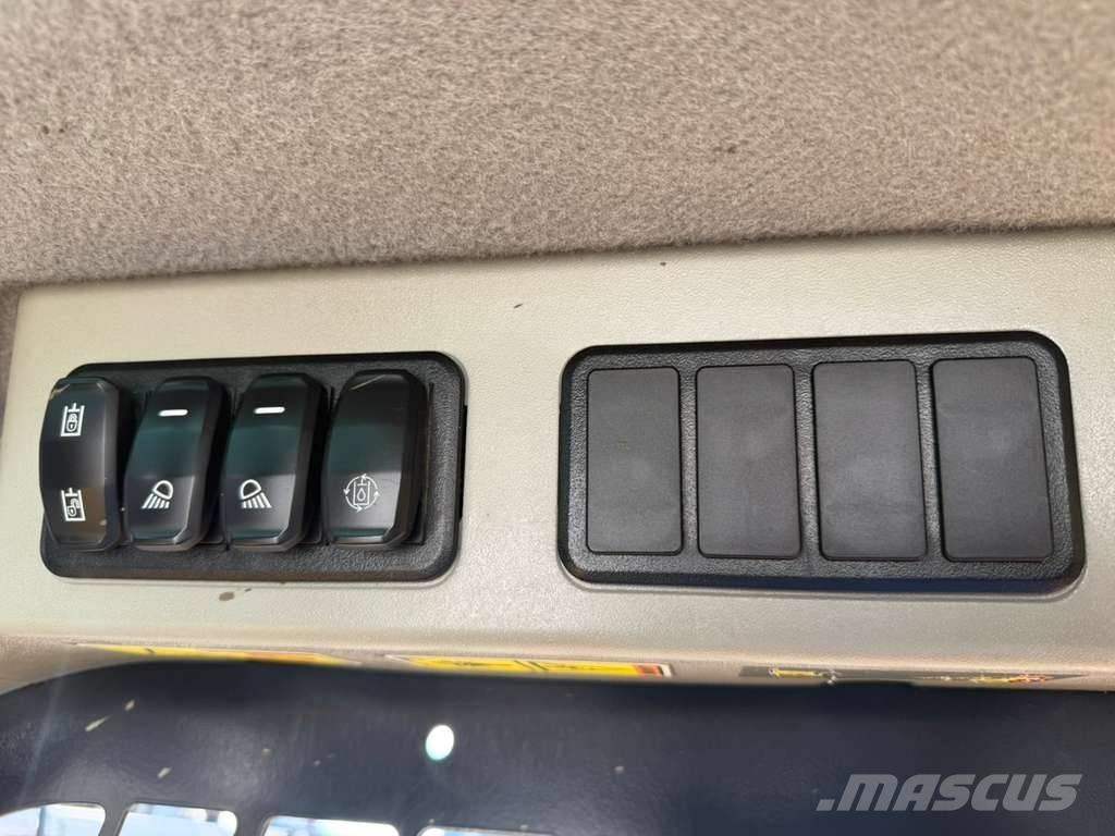 CAT 259 D3 滑移装载机