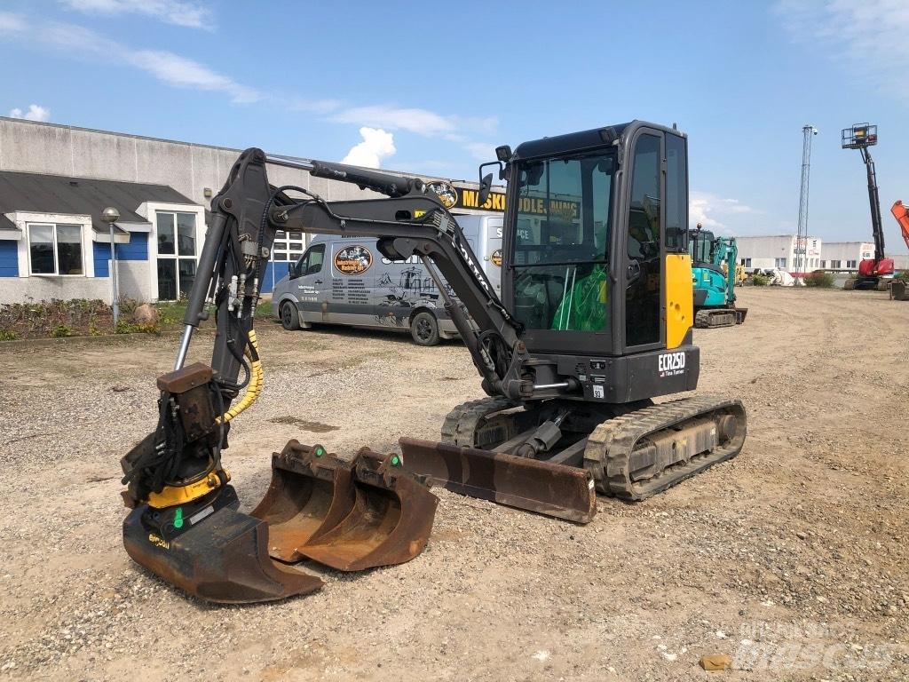 Volvo ECR 25 D 小型挖掘机