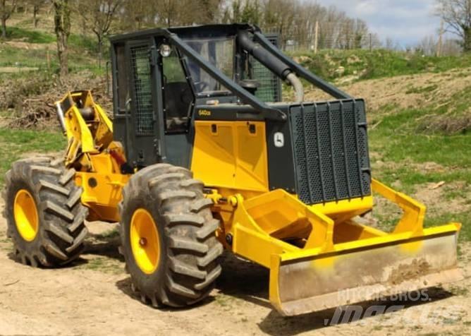John Deere 640 粉碎机