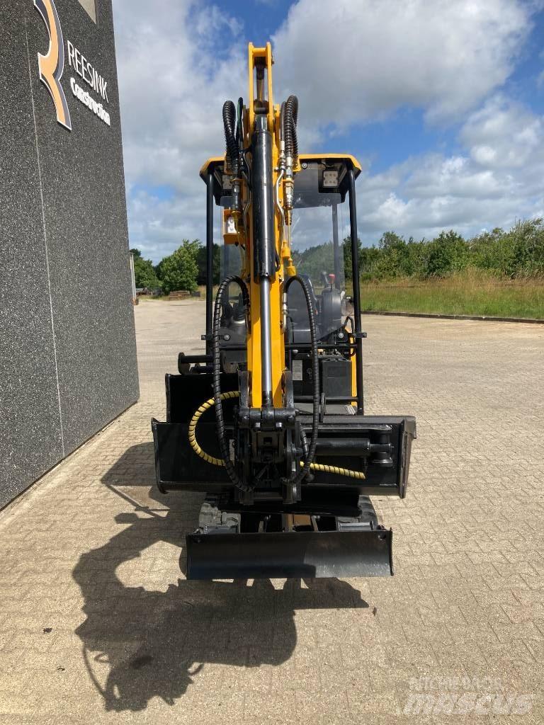 JCB 19 C-IE 小型挖掘机