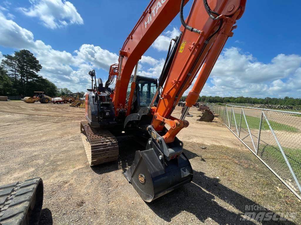 Hitachi ZX 135 US-6 履带挖掘机
