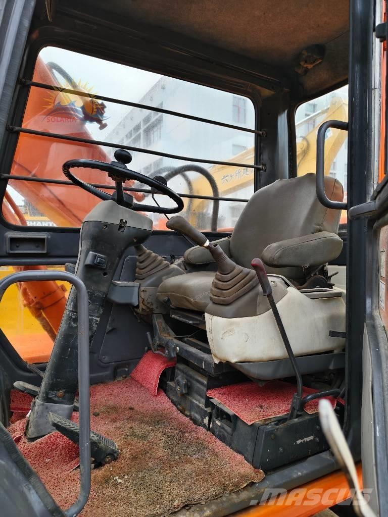 Hitachi EX 100 W D 轮式挖掘机
