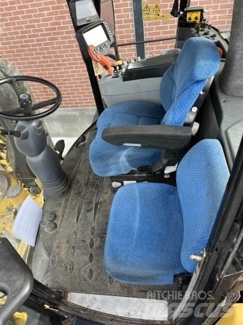 New Holland FR9080 自走式青贮饲料收割机
