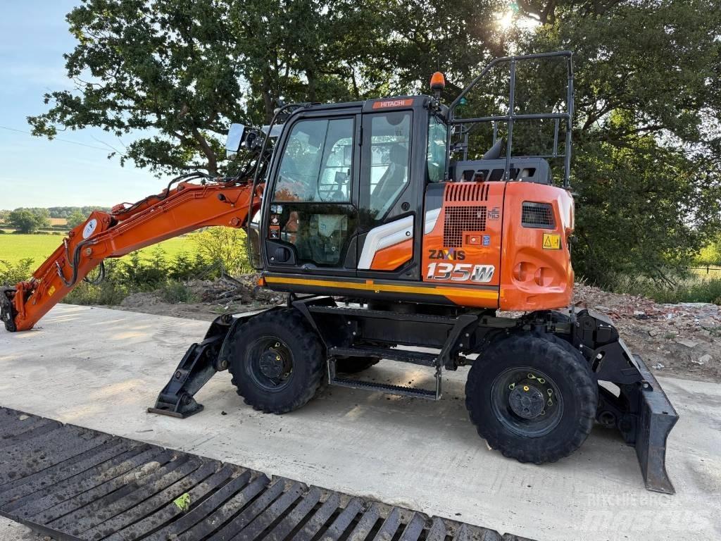 Hitachi ZX 135 W-7 轮式挖掘机